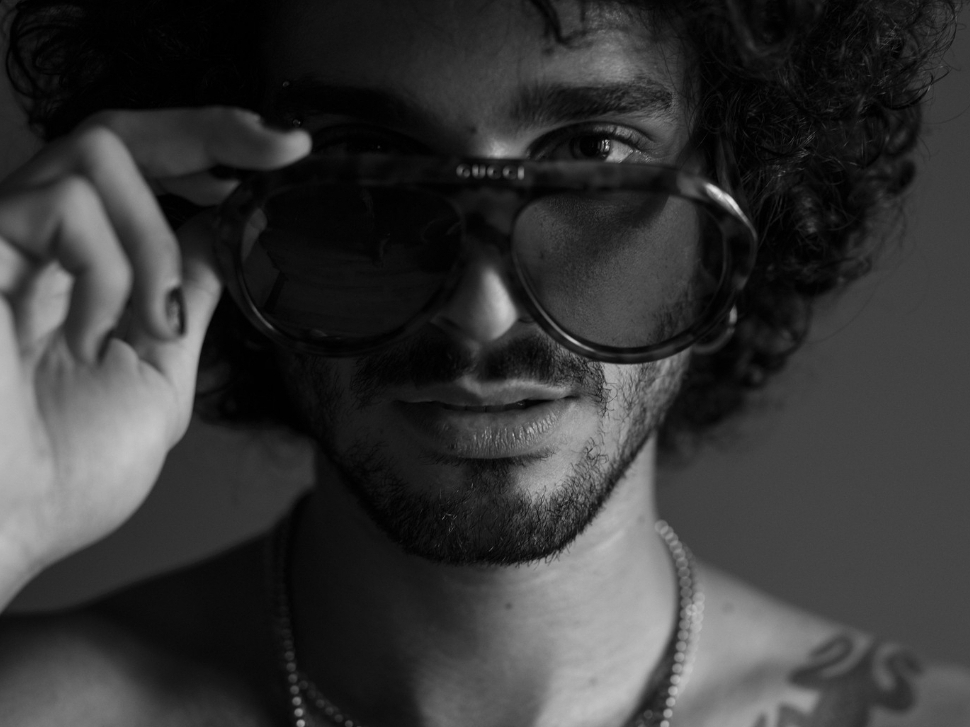 Intervista – Energia, introspezione, irriverenza: Jeremy&nbsp;Denver