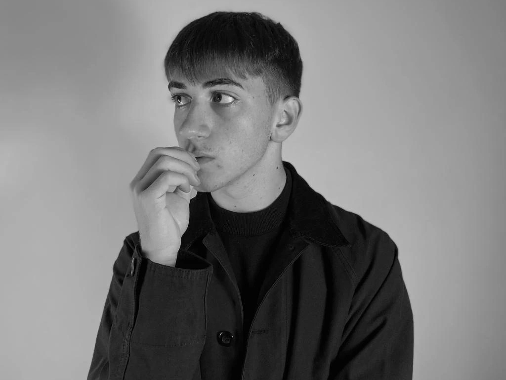 Intervista – Caotica, vera, sincera: la musica di&nbsp;Destro