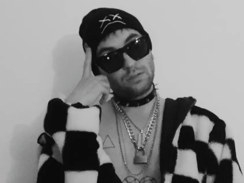 “2 Cose”, il nuovo brano di&nbsp;LUK.EHI