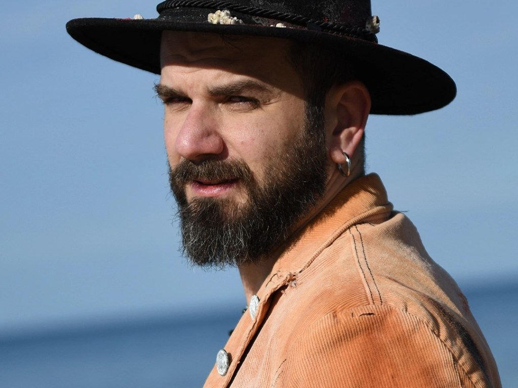 “È ora di andare”, l’album di esordio di&nbsp;Lazzaro