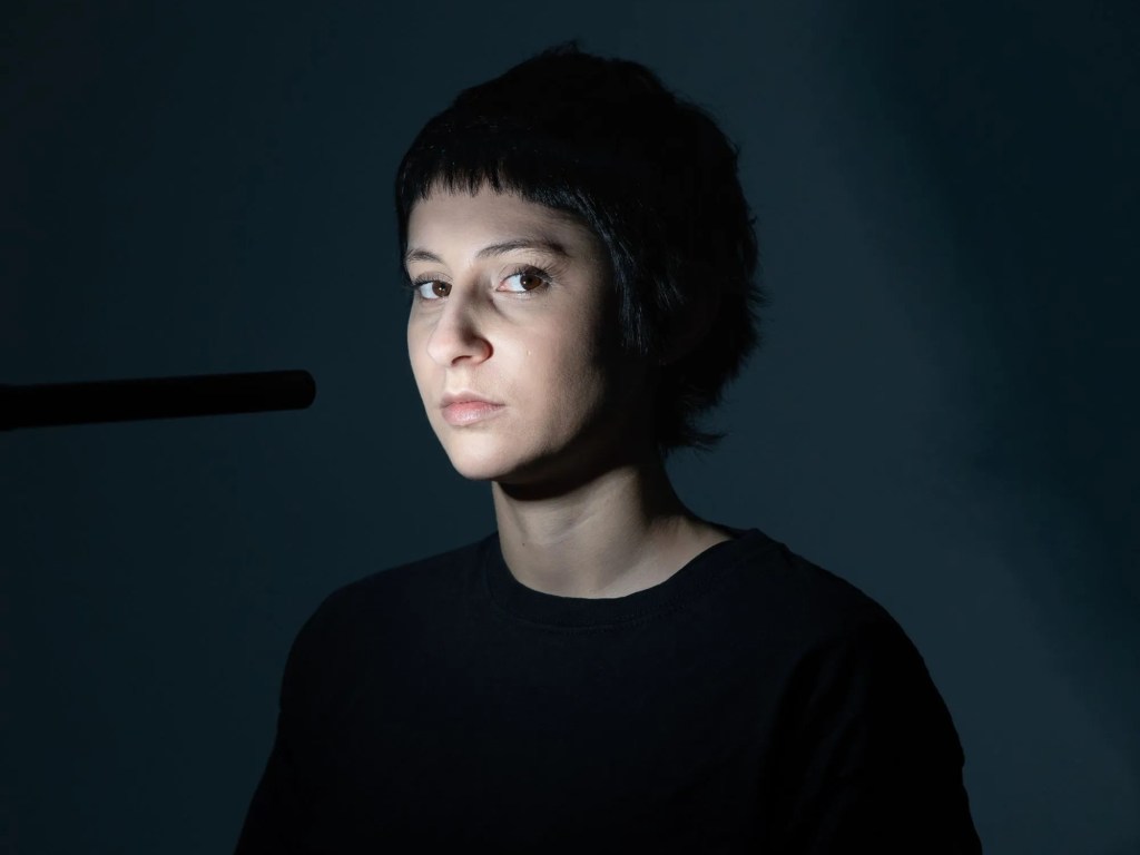 ALDA: torna con il suo nuovo singolo “STAI ZITTA”