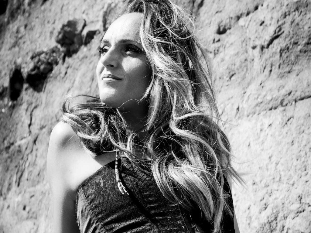 Alessandra Rugger torna il nuovo singolo&nbsp;“L’ARRIVISTA”