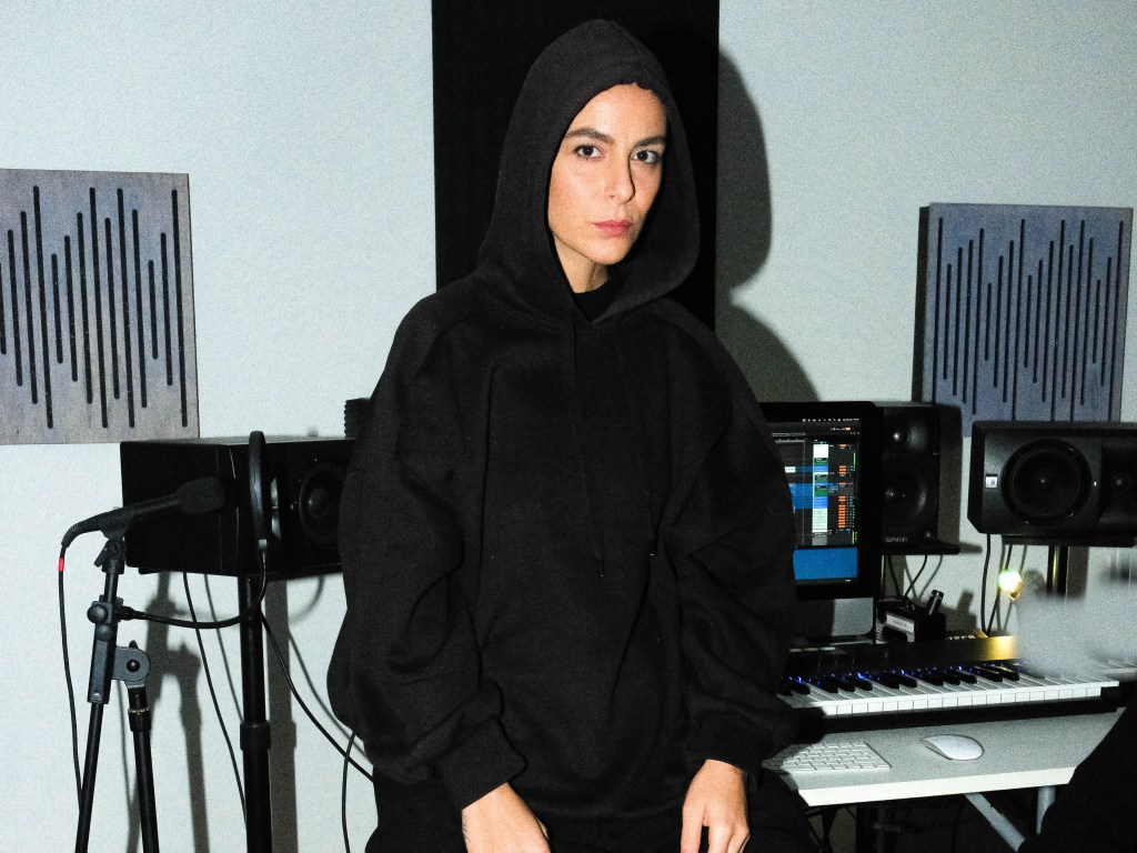 CARRESE: fuori “RIFLESSO”, un racconto musicale di introspezione e rinascita