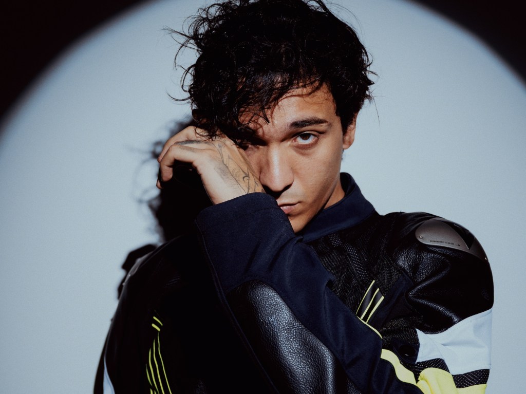 Tananai annuncia il suo primo tour nei club europei