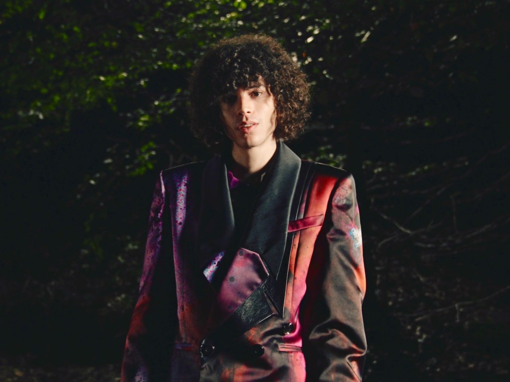 Fellow: “Amarsi nel frattempo” è il suo nuovo&nbsp;singolo