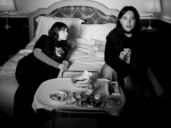 Sanremo 2025 – Nuove proposte:  Vale LP e Lil Jolie, “Dimmi tu quando sei pronto per fare&nbsp;l’amore”