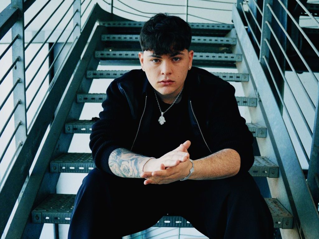 Petit: inaugura il suo 2025 con “MEZZANOTTE”, il nuovo singolo, prodotto da&nbsp;Dardust