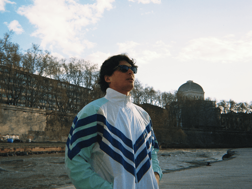 Sergio Ruggeri: fuori il nuovo singolo “Seduta accanto alla&nbsp;noia”