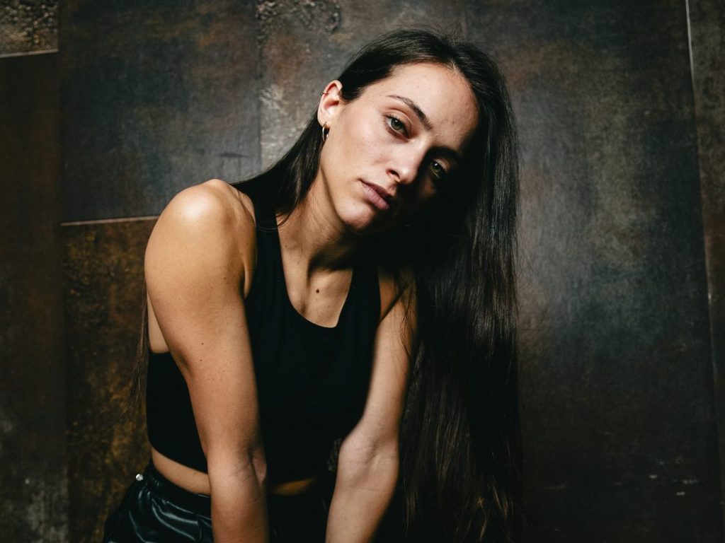 Paola Pizzino: fuori “Lontano da qui”, il suo nuovo&nbsp;EP