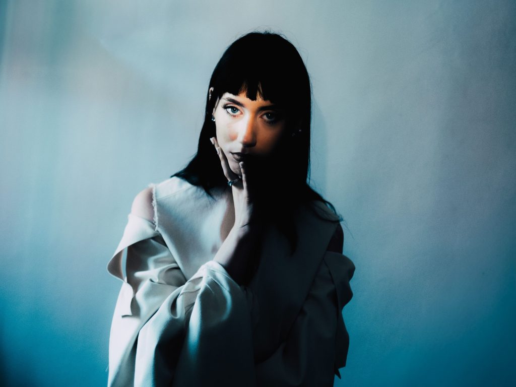 ceneri torna con “quasi all’improvviso”, il suo nuovo singolo