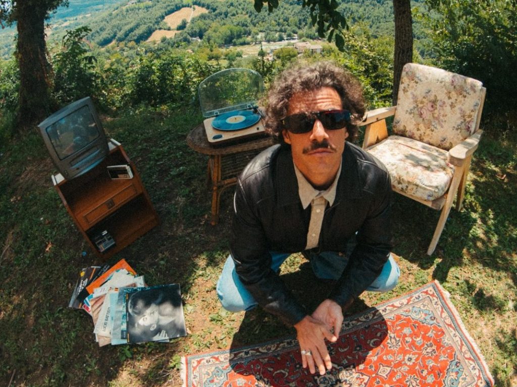 Jacopo Èt: “Becalóva” si aggiunge alla tracklist di “Sammy, Cabiria, etc.&nbsp;etc.”