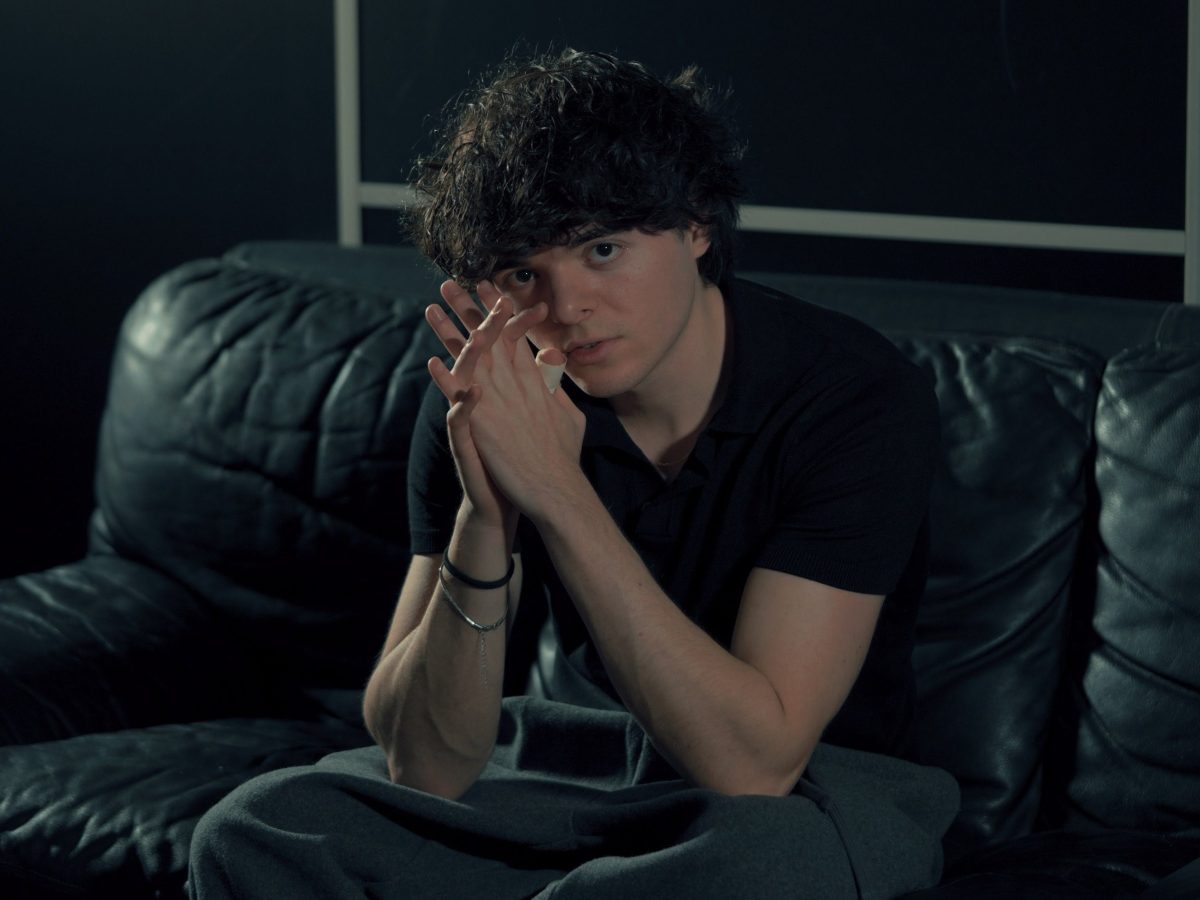 Lorenz Simonetti torna con il nuovo singolo “SE TE NE&nbsp;VAI”