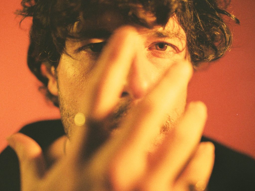 MET: fuori il nuovo singolo “UN ALTRO&nbsp;POSTO”