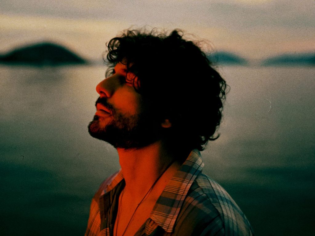 MET: fuori il nuovo singolo “CALA&nbsp;SOTTILE”