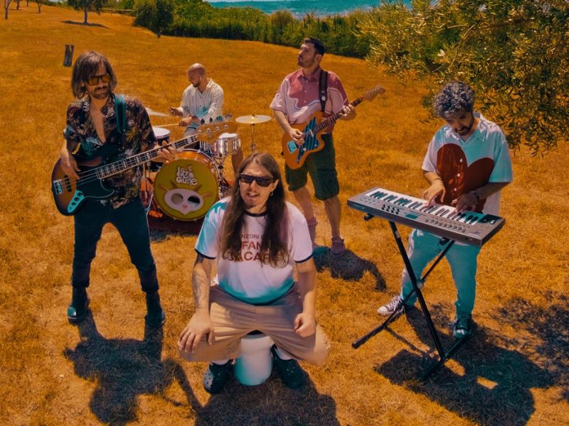 LE CANZONI GIUSTE tornano con “Nel momento del bisogno” la prima vera canzone d’amore scritta dalla&nbsp;band